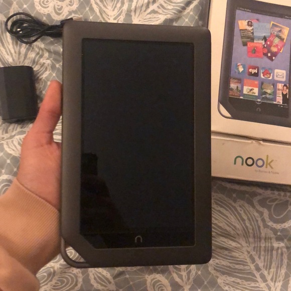 Nook Color - Picture 3 of 6